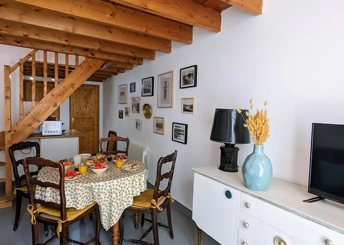Maison De Village Avec Garage